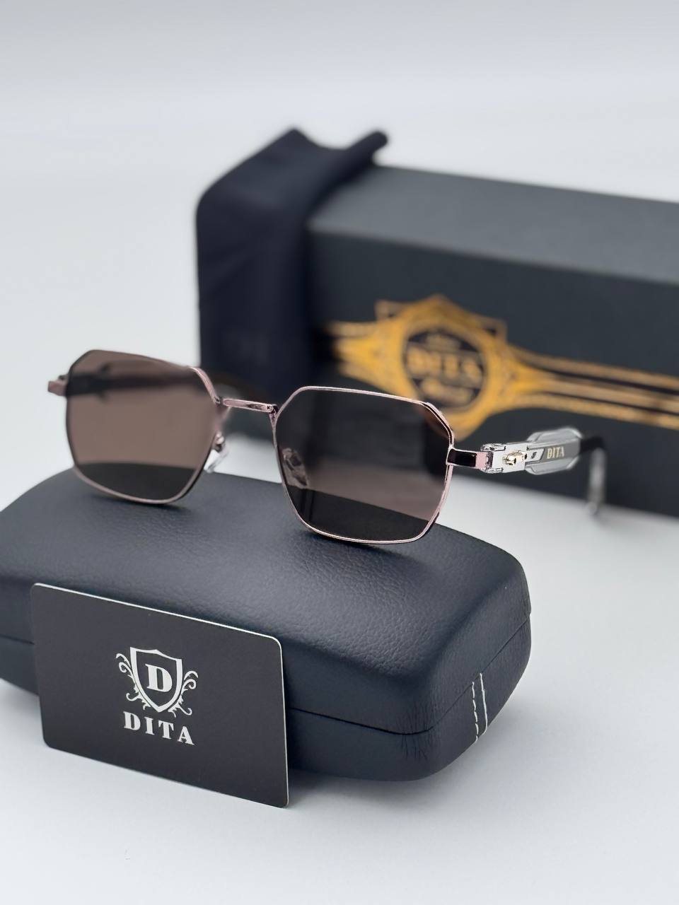 عینک آفتابی دیتا UV400 | طراحی جدید و شیک مناسب صورت متوسط